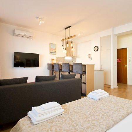 Casa Roberto - Studio Apartment, Lift, Ac, Car Parking - Extra Porto Exterior photo
